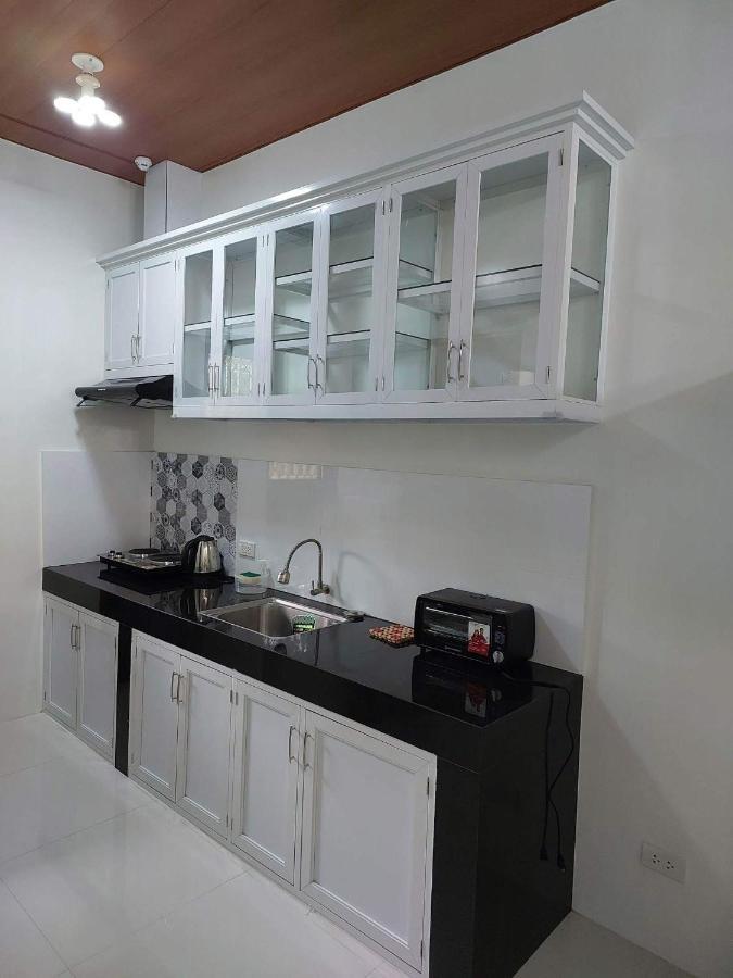 Flb Apartelle Los Banos Los Banos  Exterior photo